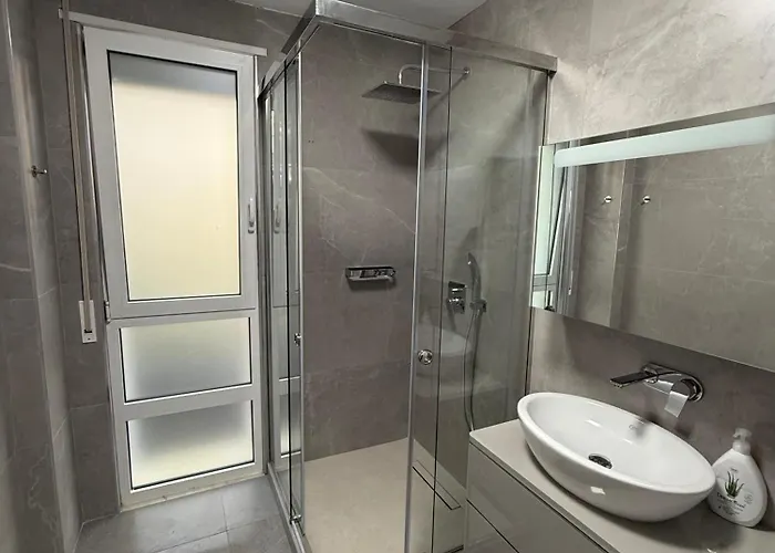 San Pietro Yard Apartman *